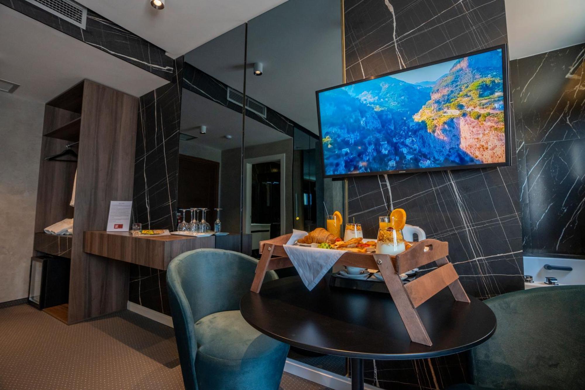 Hotel Chicago Shkodër Екстериор снимка