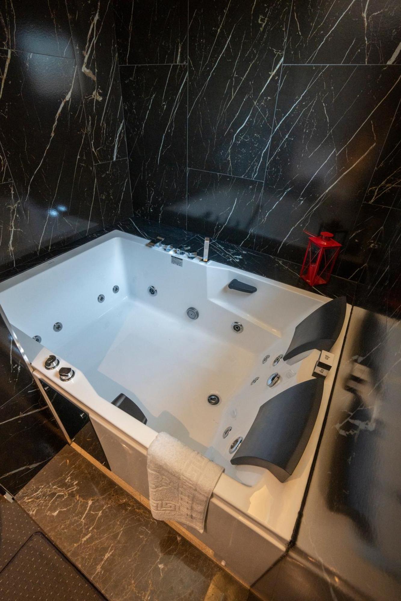 Hotel Chicago Shkodër Екстериор снимка