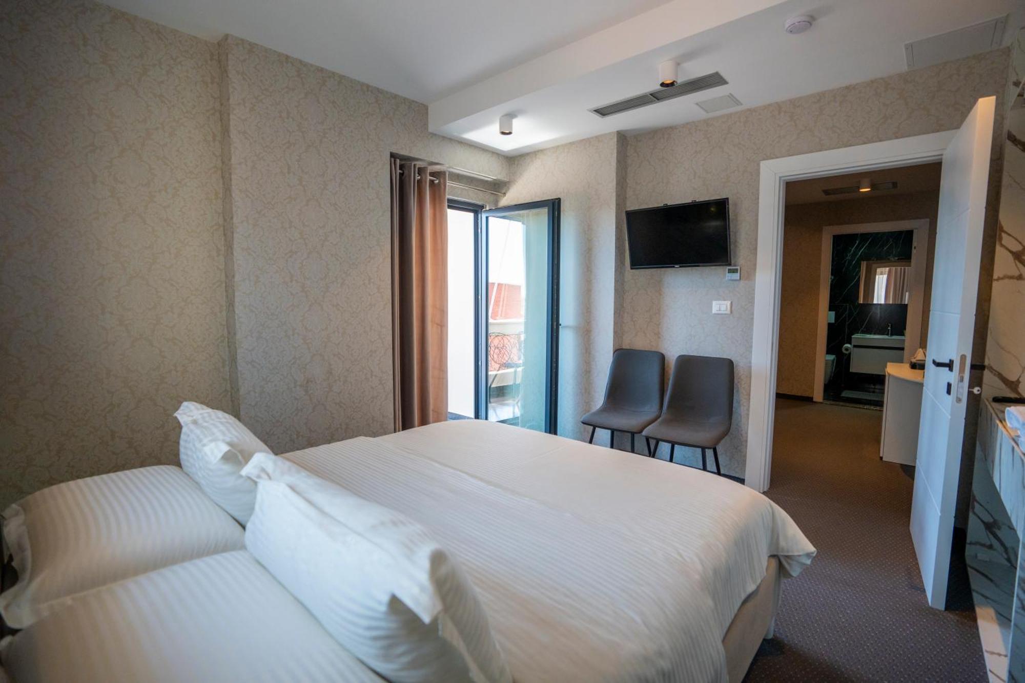 Hotel Chicago Shkodër Екстериор снимка