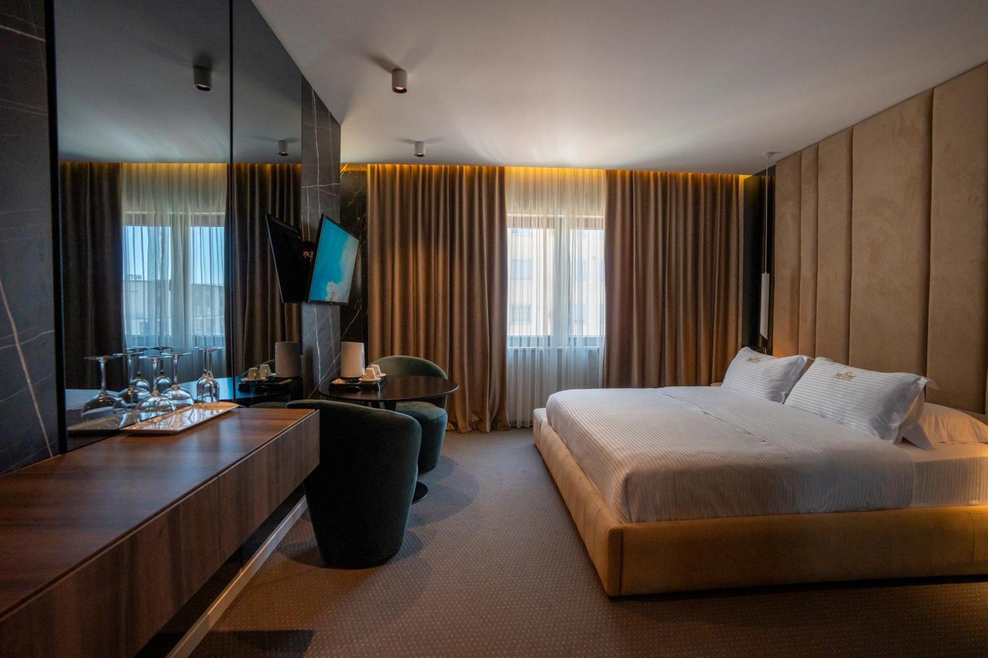 Hotel Chicago Shkodër Екстериор снимка