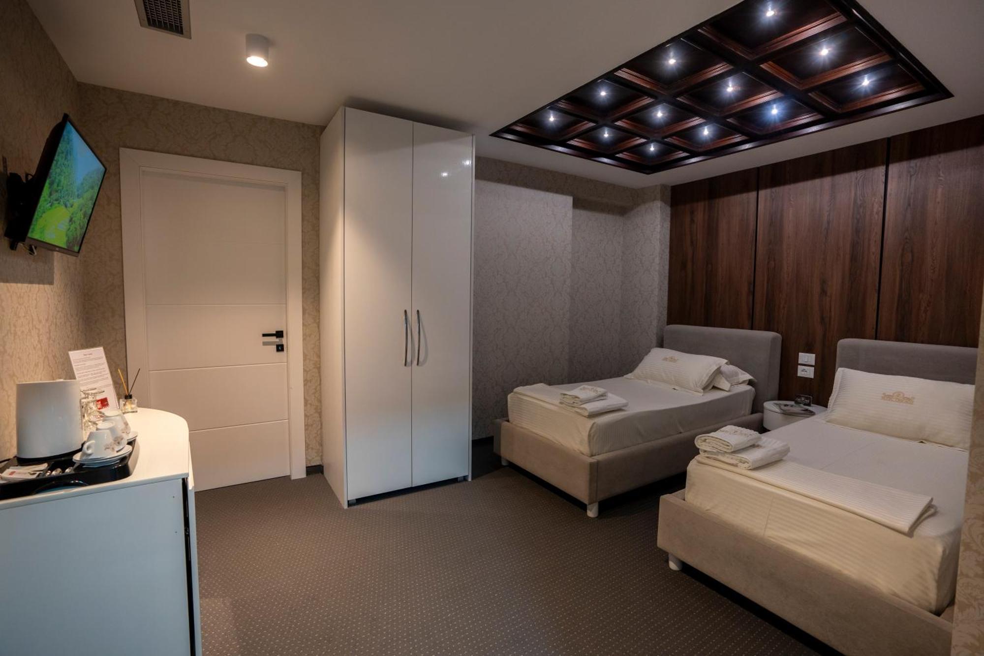 Hotel Chicago Shkodër Екстериор снимка
