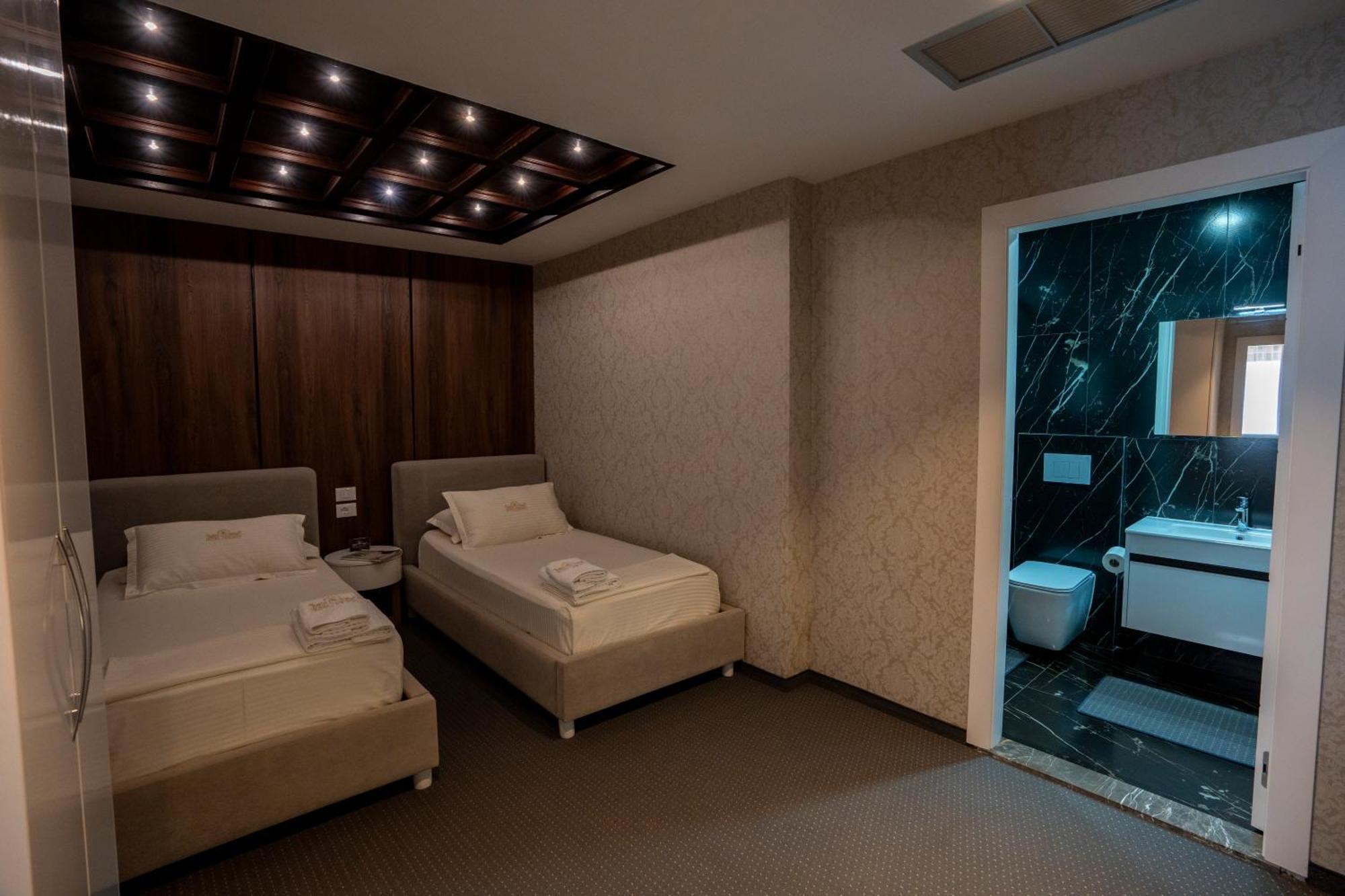 Hotel Chicago Shkodër Екстериор снимка