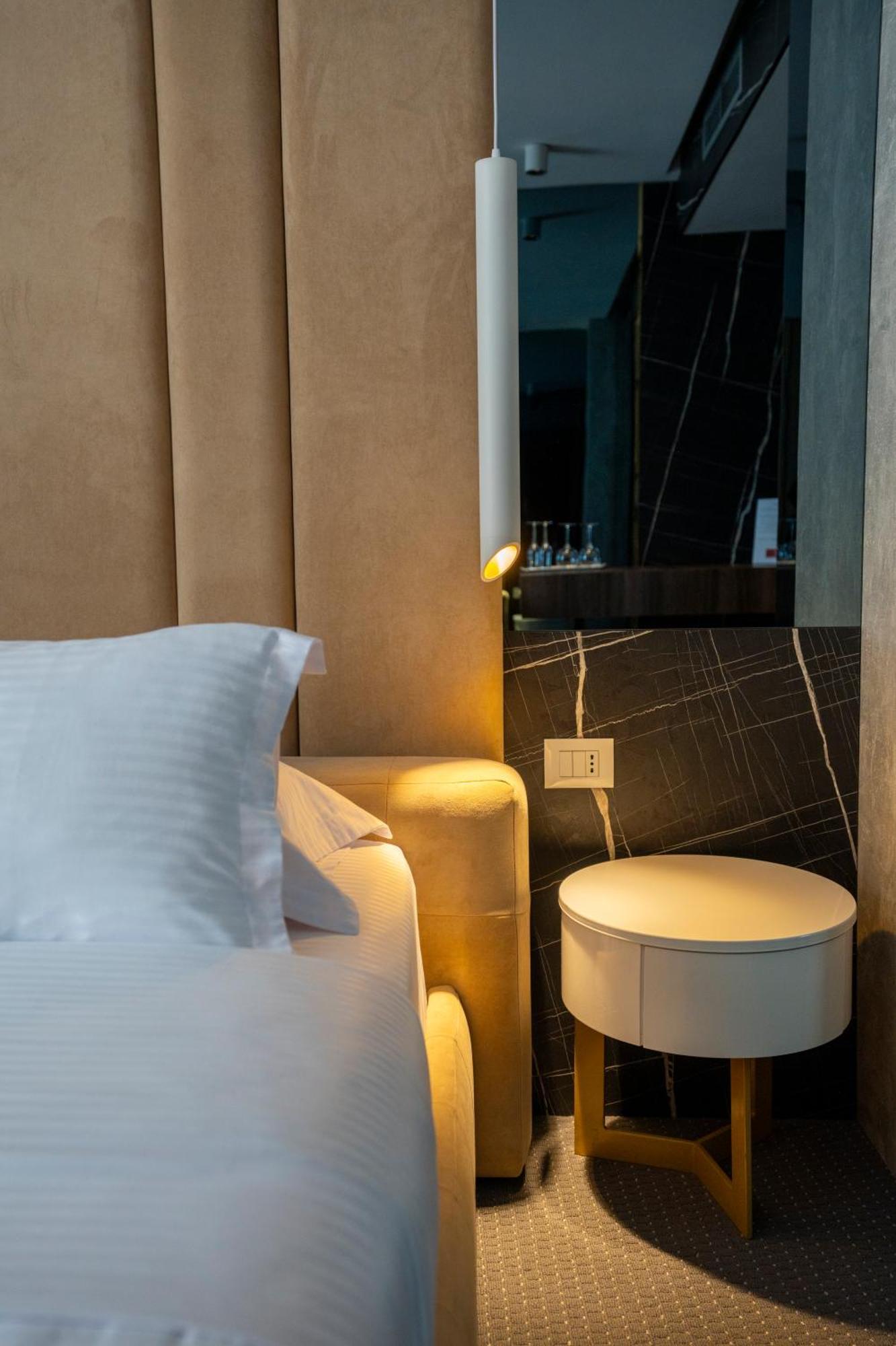 Hotel Chicago Shkodër Екстериор снимка